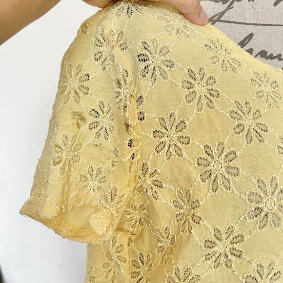 Covington Womens Blouse Size Large Floral Yellow Short Sleeve Embroidered Thread - Picture 9 of 16